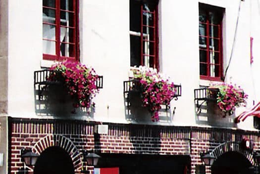 Photograph of the front of Stonewall Inn.